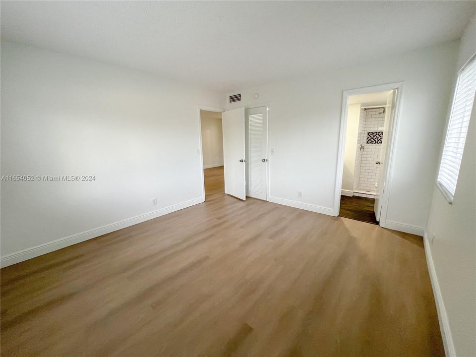 For Sale: $199,990 (2 beds, 2 baths, 835 Square Feet)