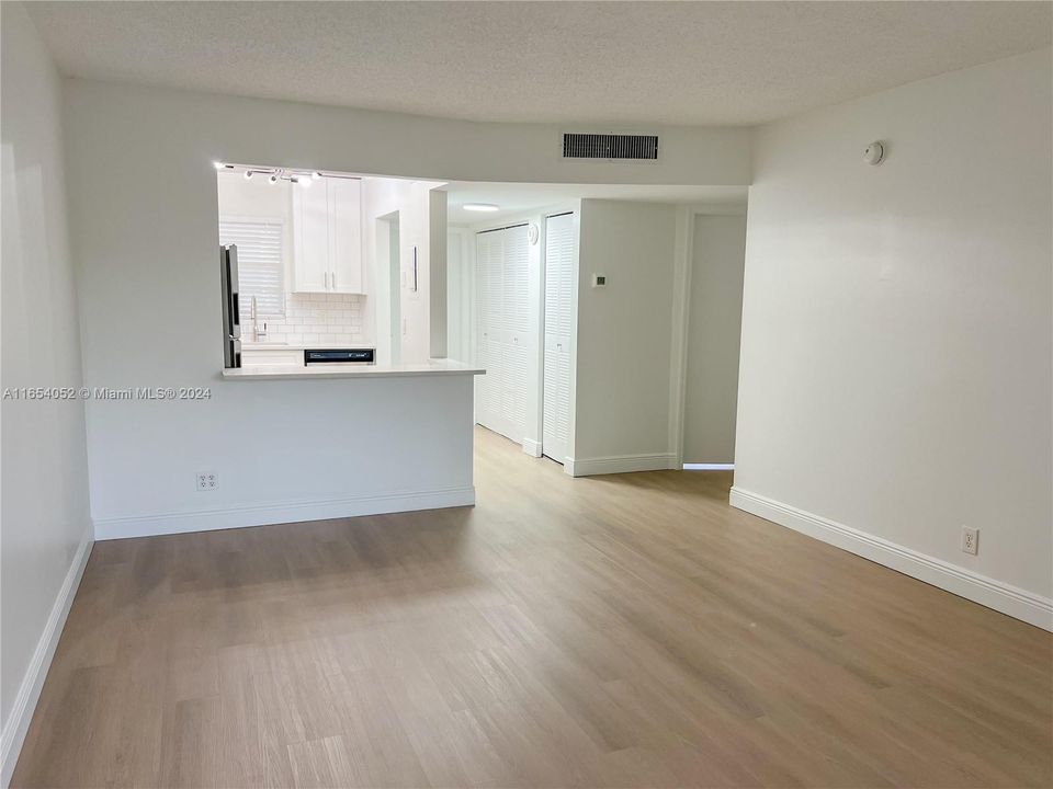 For Sale: $199,990 (2 beds, 2 baths, 835 Square Feet)