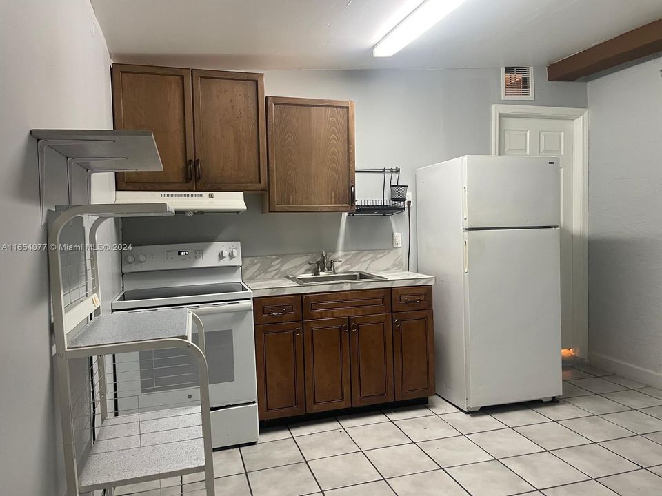 For Rent: $1,700 (1 beds, 1 baths, 1323 Square Feet)