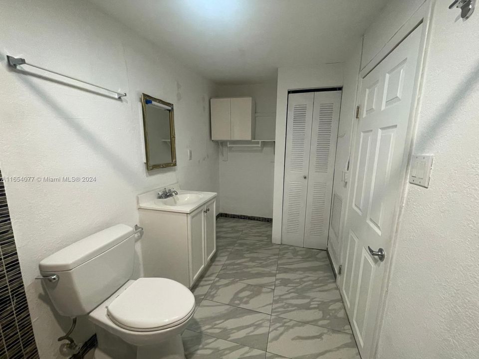 For Rent: $1,700 (1 beds, 1 baths, 1323 Square Feet)