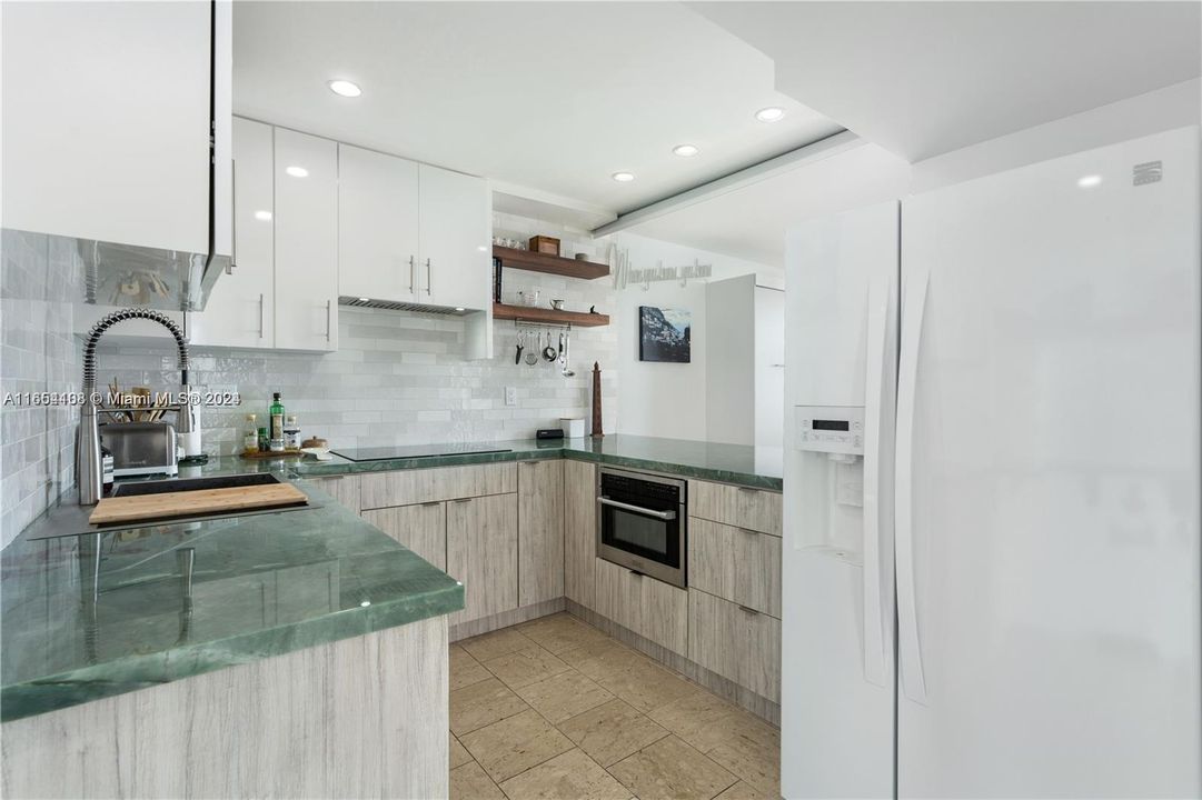 Active With Contract: $5,400 (2 beds, 2 baths, 1460 Square Feet)