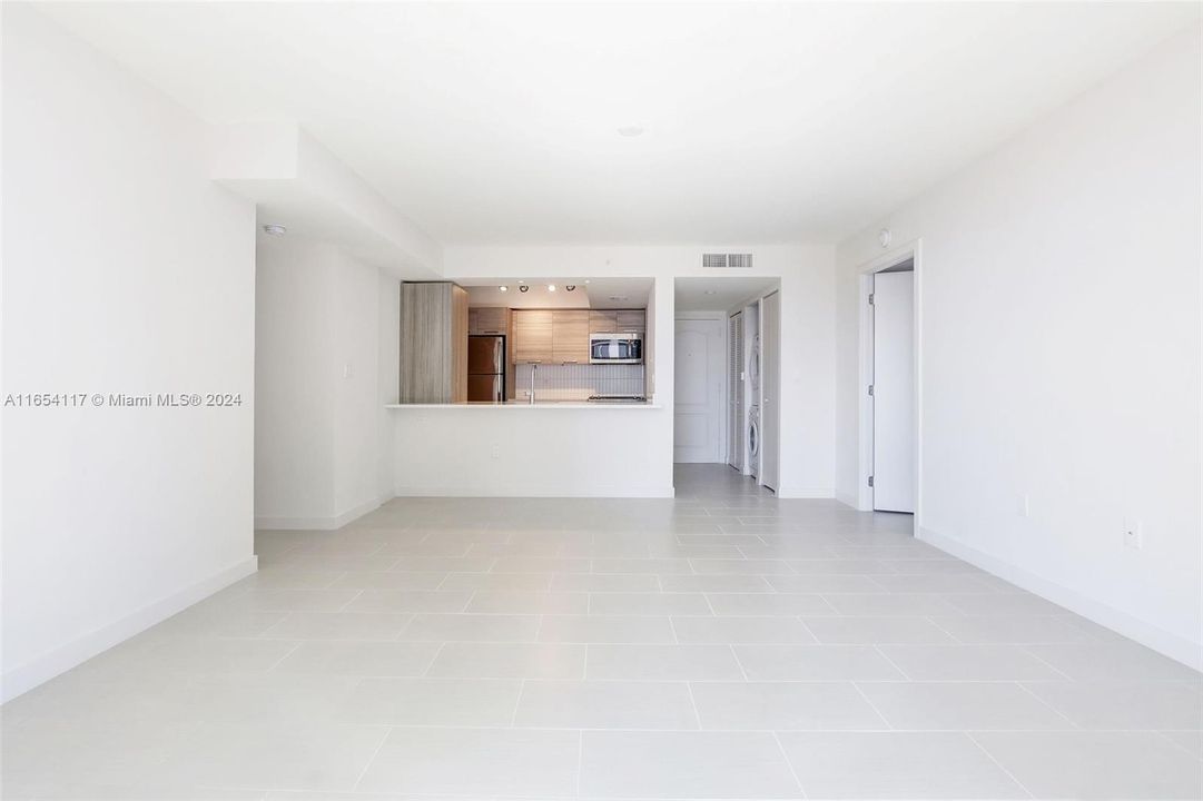 Active With Contract: $3,950 (2 beds, 2 baths, 1246 Square Feet)