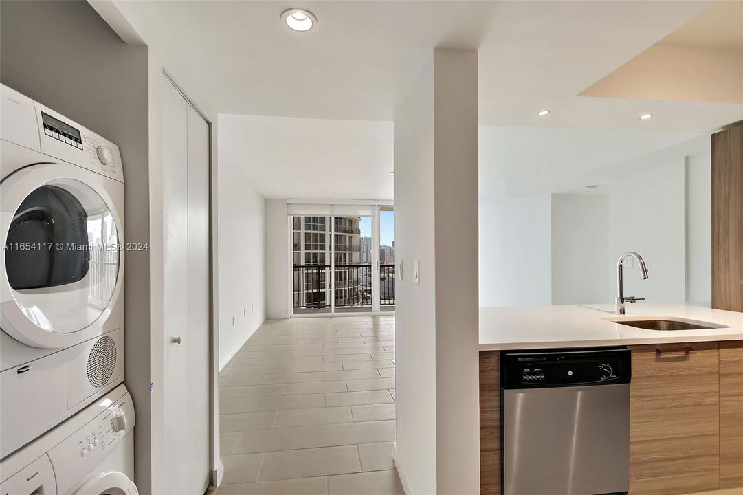 Active With Contract: $3,950 (2 beds, 2 baths, 1246 Square Feet)