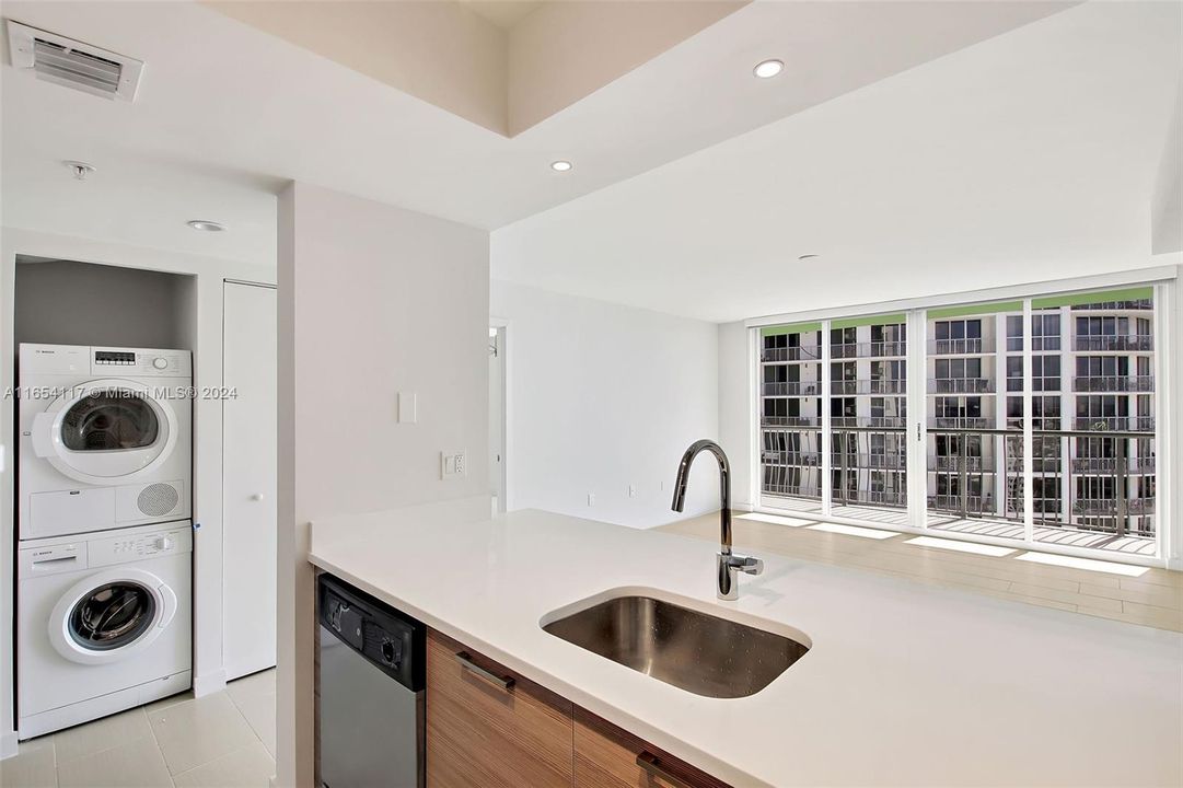 Active With Contract: $3,950 (2 beds, 2 baths, 1246 Square Feet)