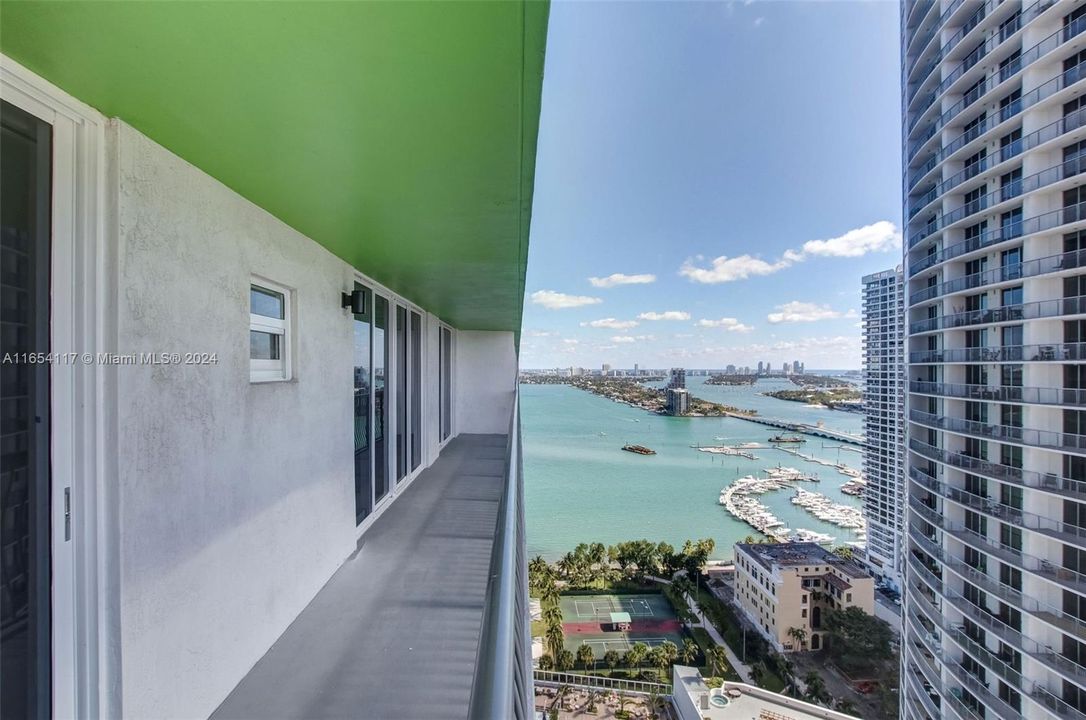 Active With Contract: $3,950 (2 beds, 2 baths, 1246 Square Feet)