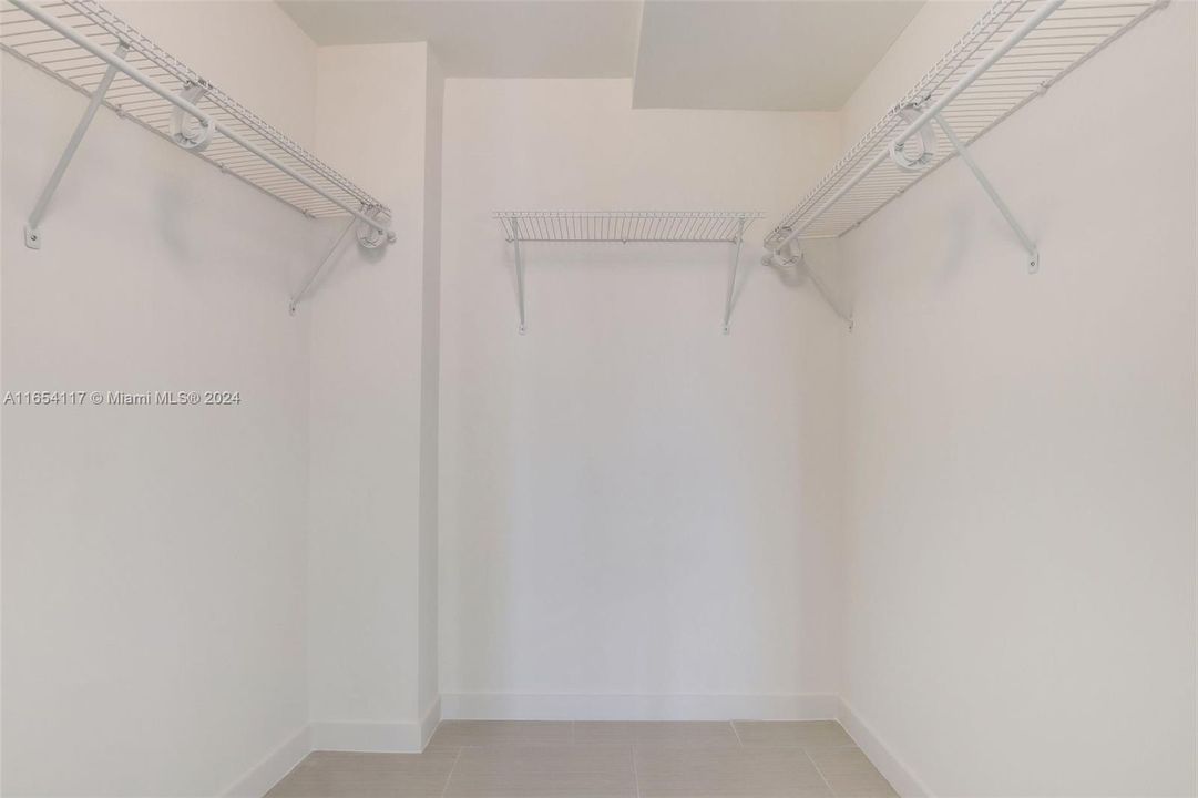 Active With Contract: $3,950 (2 beds, 2 baths, 1246 Square Feet)