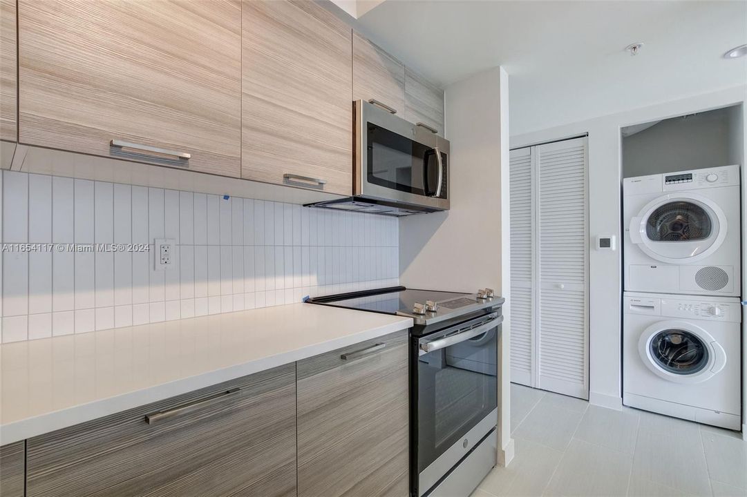 Active With Contract: $3,950 (2 beds, 2 baths, 1246 Square Feet)