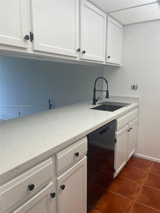 Active With Contract: $1,400 (1 beds, 1 baths, 420 Square Feet)