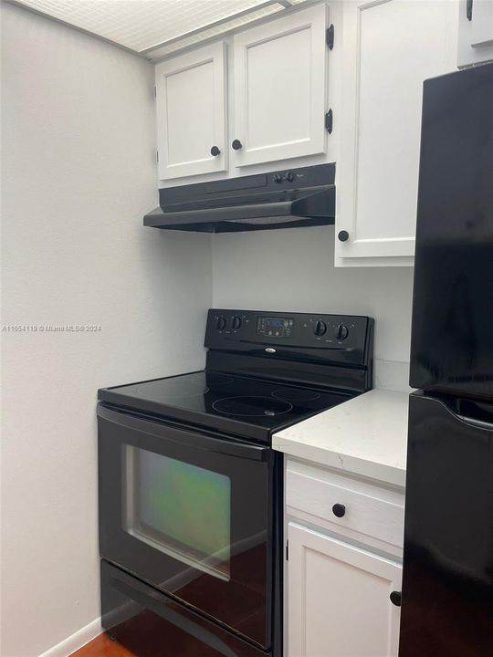 Active With Contract: $1,400 (1 beds, 1 baths, 420 Square Feet)