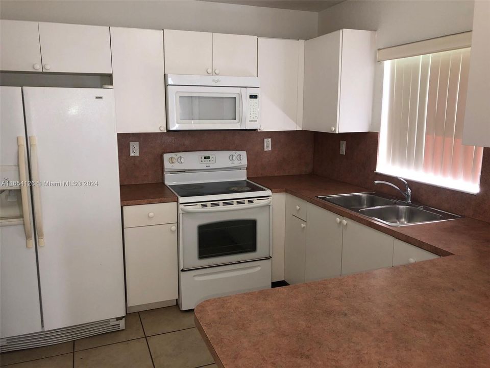 Recently Rented: $3,300 (4 beds, 2 baths, 1433 Square Feet)