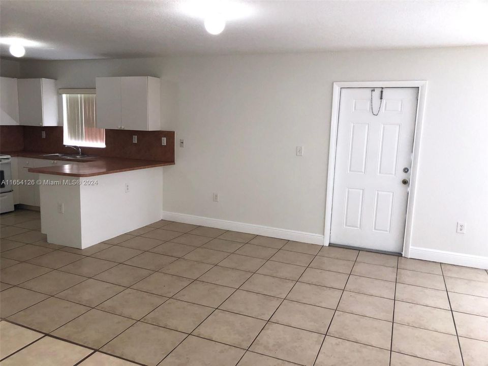 Recently Rented: $3,300 (4 beds, 2 baths, 1433 Square Feet)