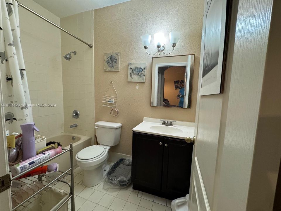 For Sale: $240,000 (2 beds, 2 baths, 930 Square Feet)