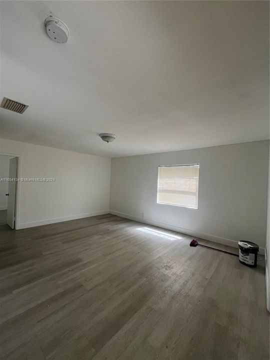 Recently Rented: $1,900 (2 beds, 1 baths, 1693 Square Feet)