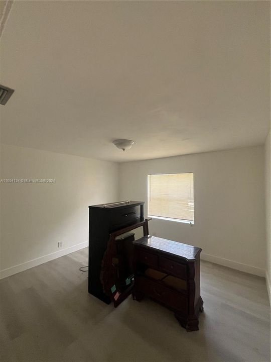 Recently Rented: $1,900 (2 beds, 1 baths, 1693 Square Feet)