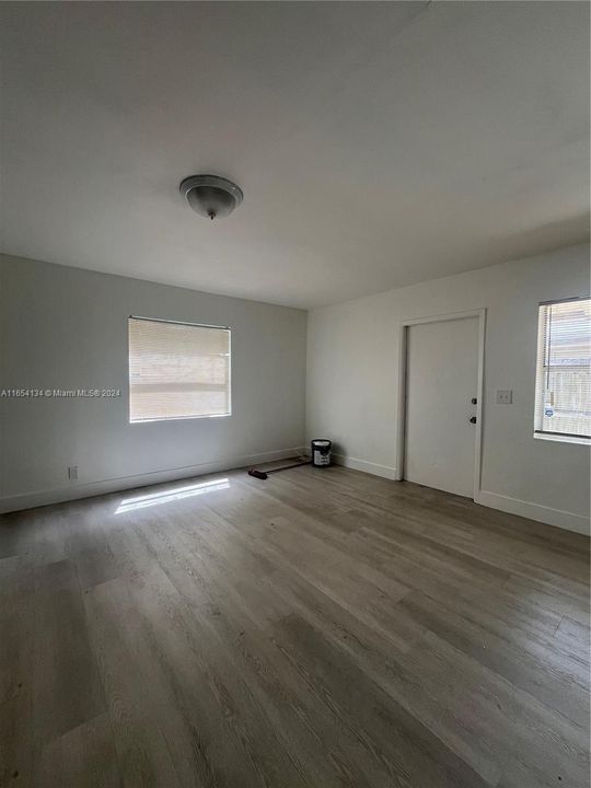 Recently Rented: $1,900 (2 beds, 1 baths, 1693 Square Feet)