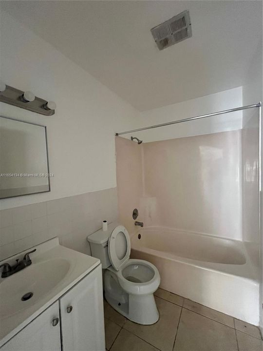 Recently Rented: $1,900 (2 beds, 1 baths, 1693 Square Feet)