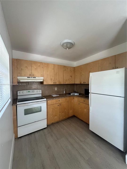 Recently Rented: $1,900 (2 beds, 1 baths, 1693 Square Feet)