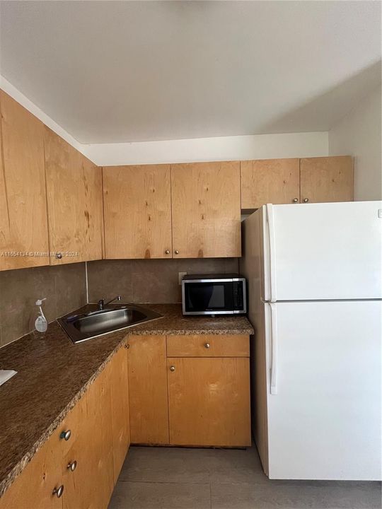 Recently Rented: $1,900 (2 beds, 1 baths, 1693 Square Feet)