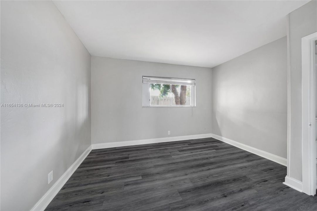 For Sale: $399,900 (3 beds, 2 baths, 1390 Square Feet)