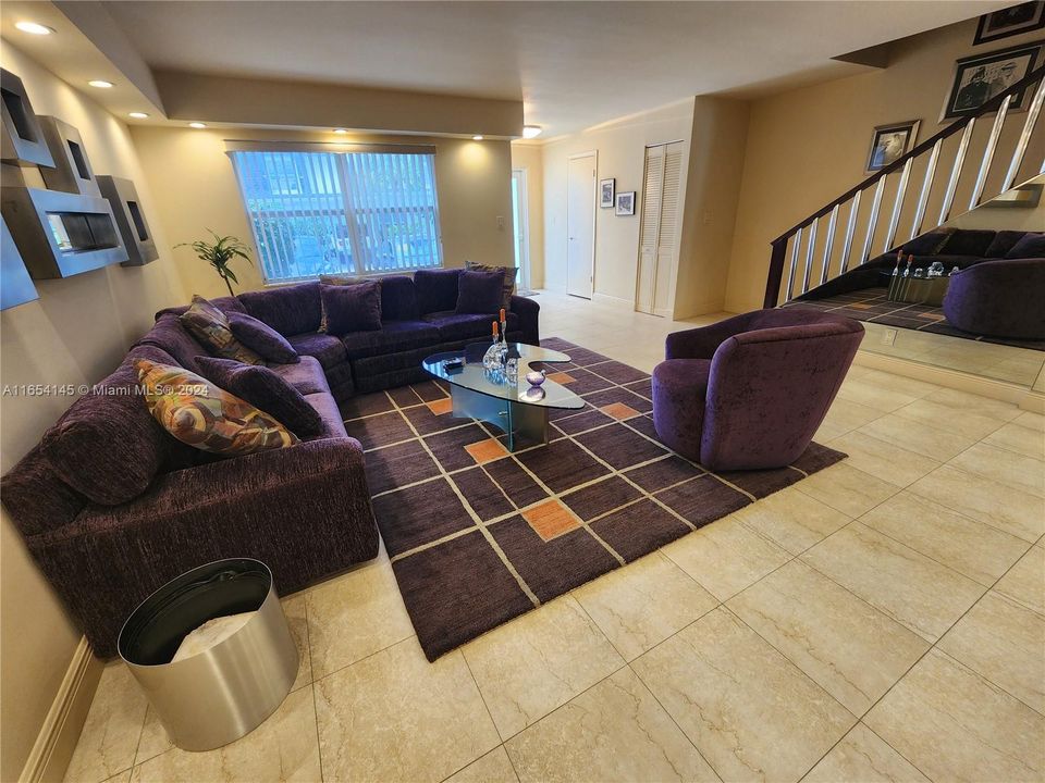 Recently Sold: $500,000 (2 beds, 2 baths, 1798 Square Feet)