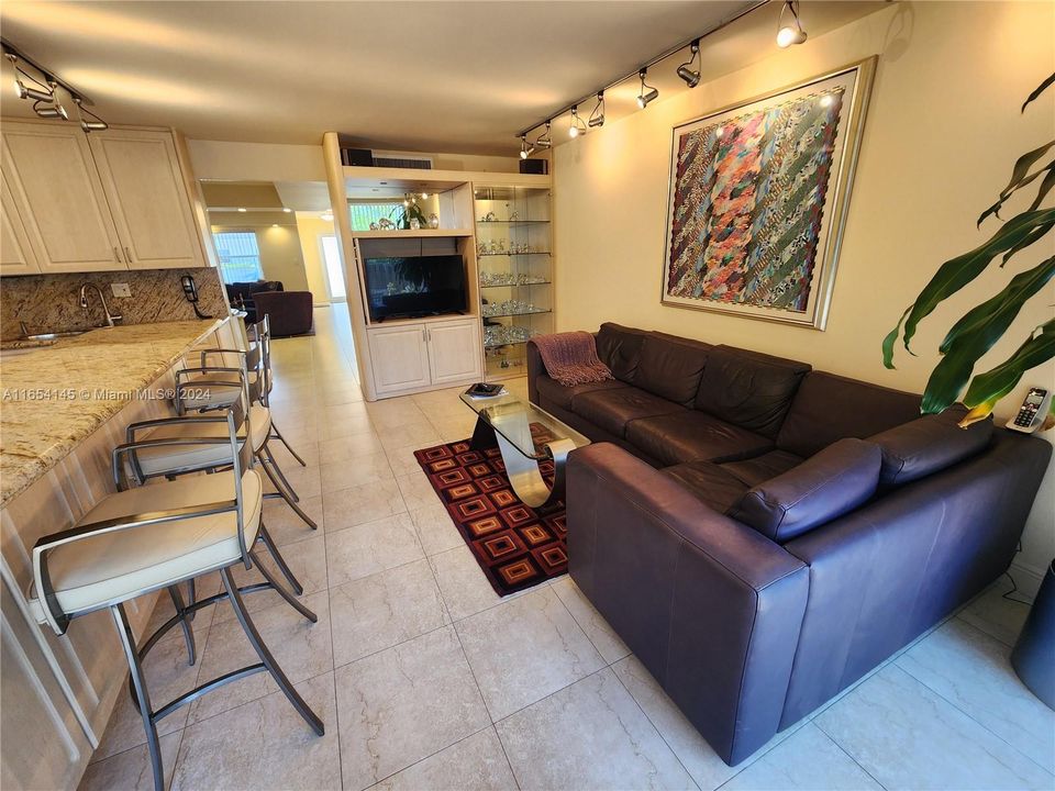 Recently Sold: $500,000 (2 beds, 2 baths, 1798 Square Feet)