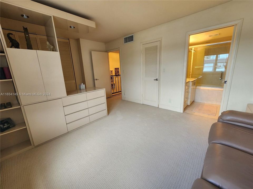 Recently Sold: $500,000 (2 beds, 2 baths, 1798 Square Feet)