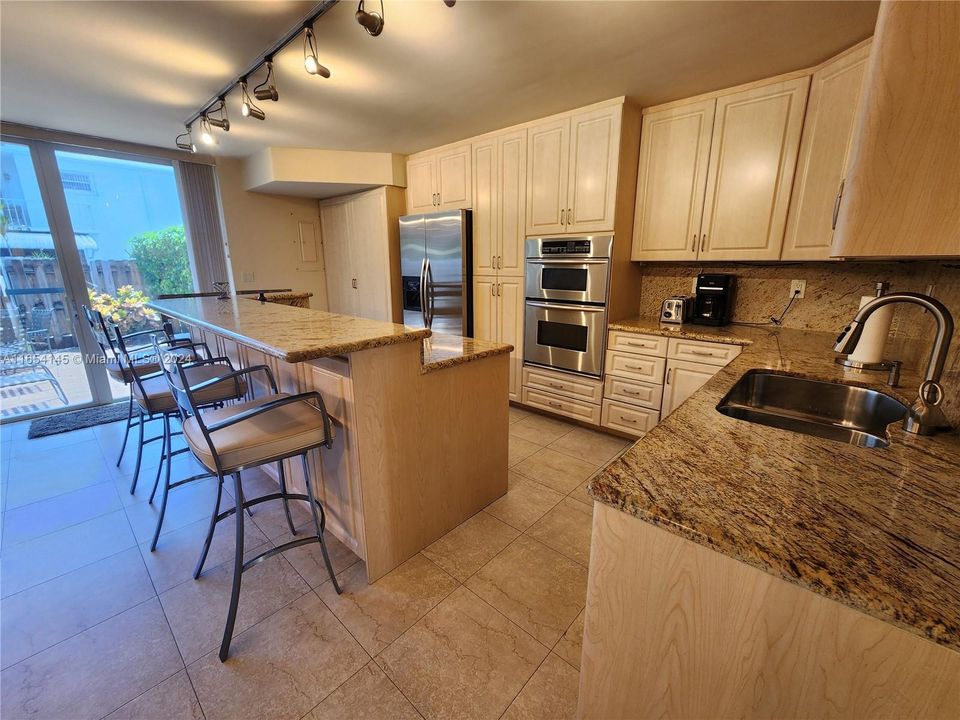 Recently Sold: $500,000 (2 beds, 2 baths, 1798 Square Feet)