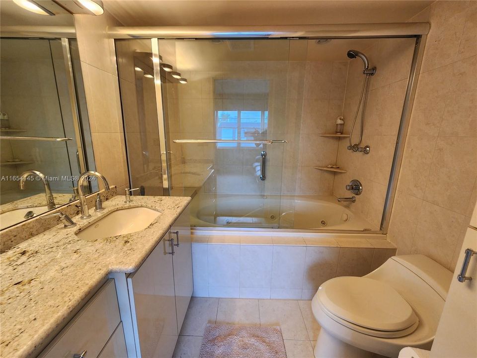 Recently Sold: $500,000 (2 beds, 2 baths, 1798 Square Feet)