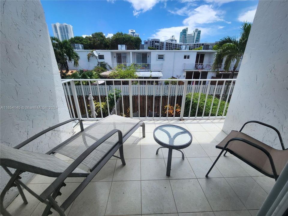 Recently Sold: $500,000 (2 beds, 2 baths, 1798 Square Feet)