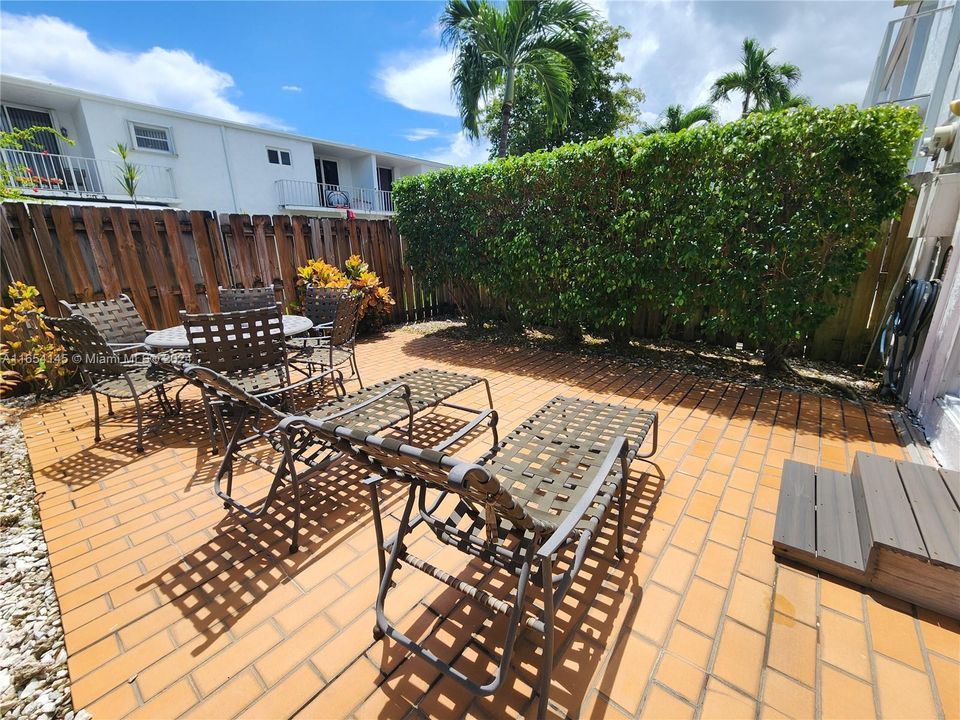 Recently Sold: $500,000 (2 beds, 2 baths, 1798 Square Feet)
