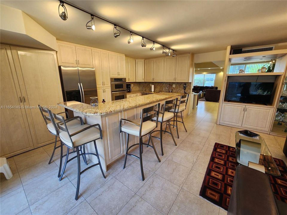 Recently Sold: $500,000 (2 beds, 2 baths, 1798 Square Feet)