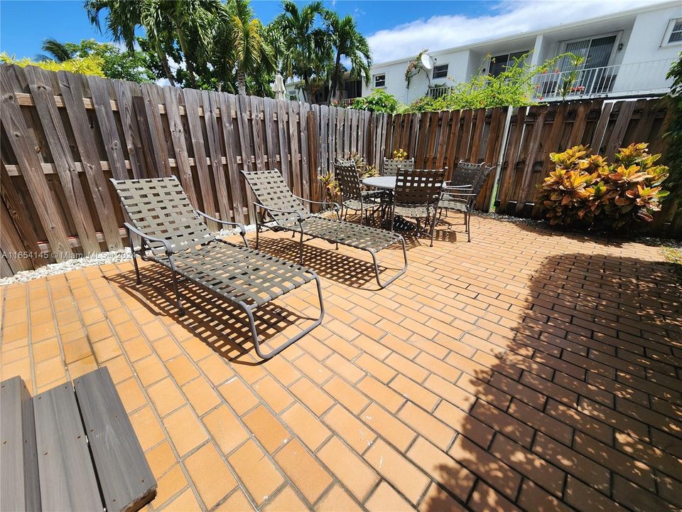 Recently Sold: $500,000 (2 beds, 2 baths, 1798 Square Feet)