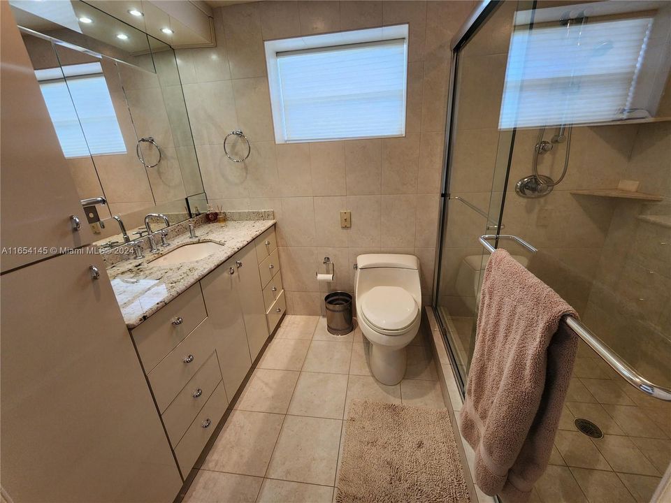 Recently Sold: $500,000 (2 beds, 2 baths, 1798 Square Feet)