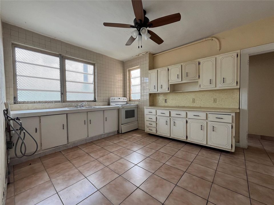 For Sale: $600,000 (0 beds, 0 baths, 2161 Square Feet)