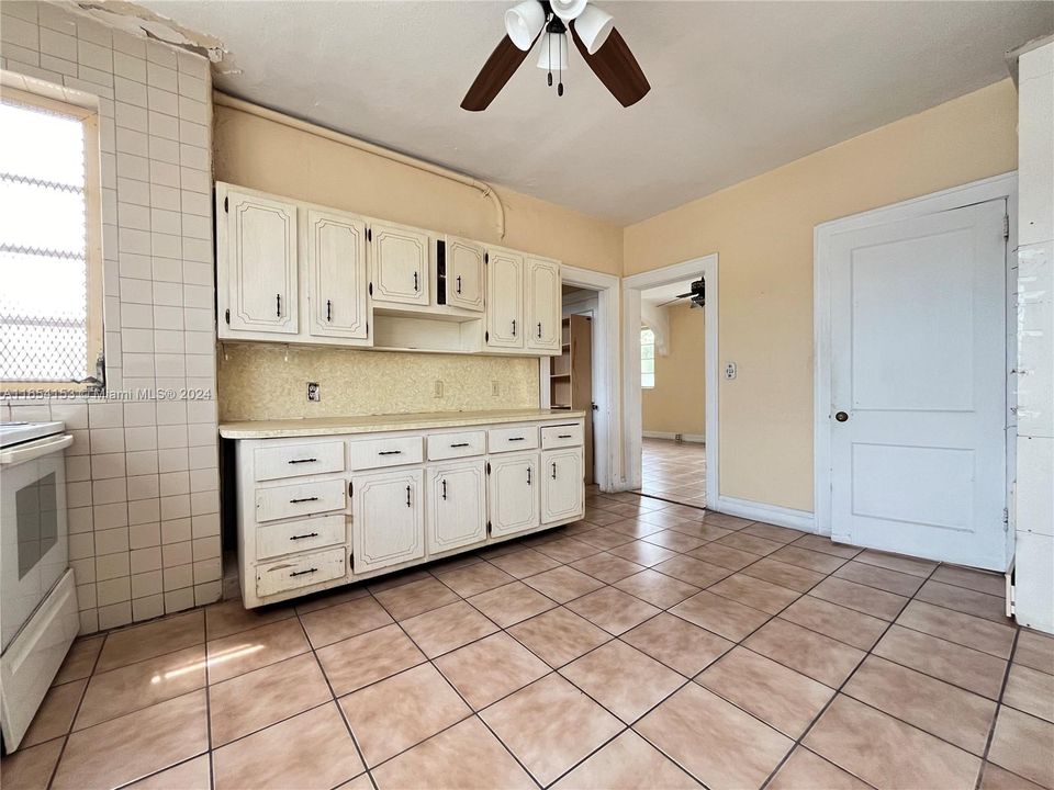 For Sale: $600,000 (0 beds, 0 baths, 2161 Square Feet)