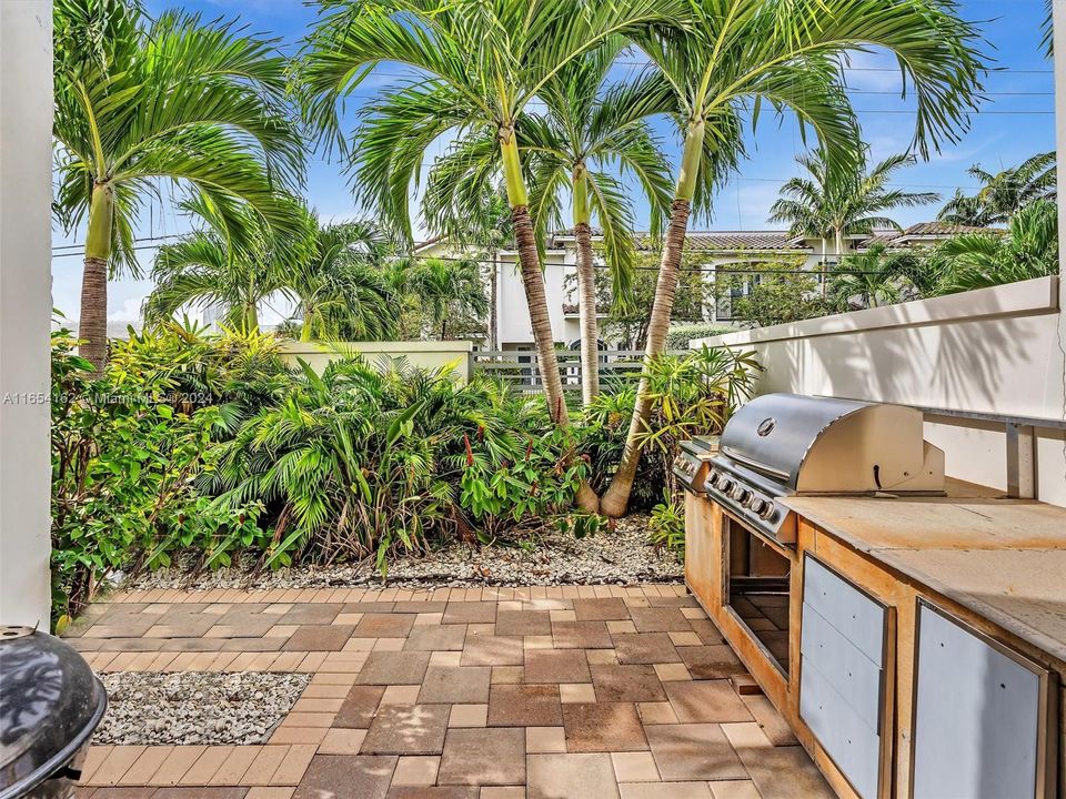 Recently Sold: $1,199,000 (3 beds, 3 baths, 2352 Square Feet)