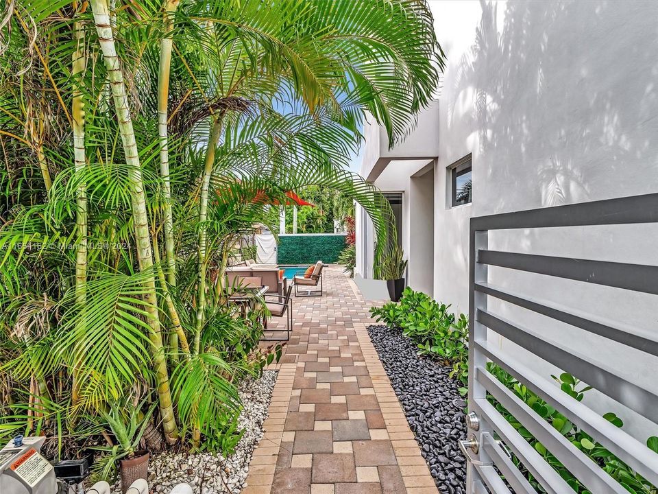 Recently Sold: $1,199,000 (3 beds, 3 baths, 2352 Square Feet)