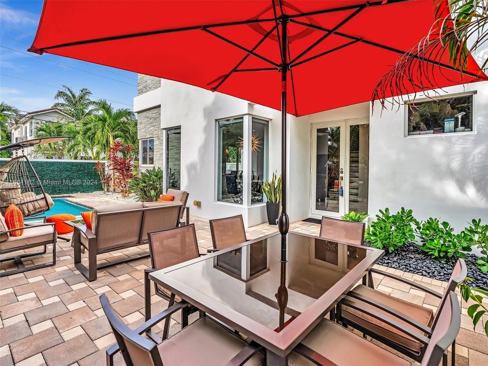 Recently Sold: $1,199,000 (3 beds, 3 baths, 2352 Square Feet)