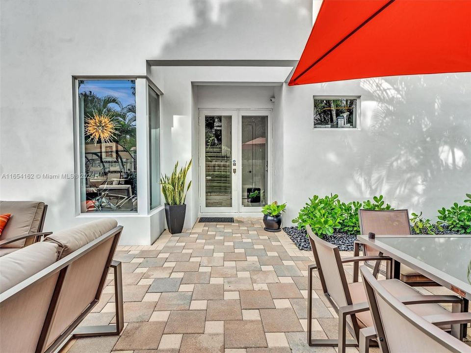 Recently Sold: $1,199,000 (3 beds, 3 baths, 2352 Square Feet)