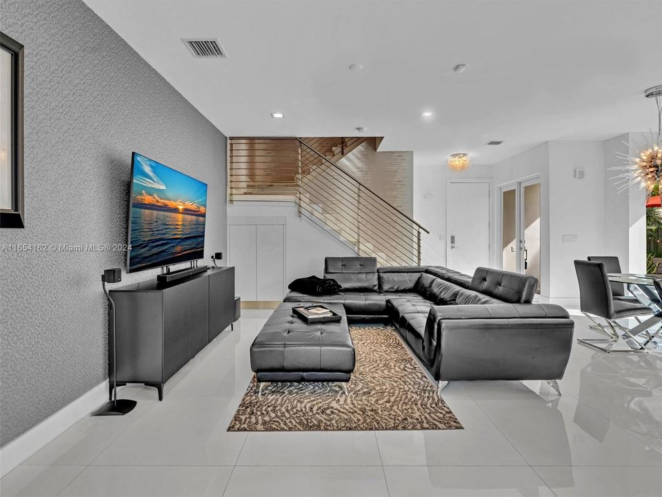 Recently Sold: $1,199,000 (3 beds, 3 baths, 2352 Square Feet)