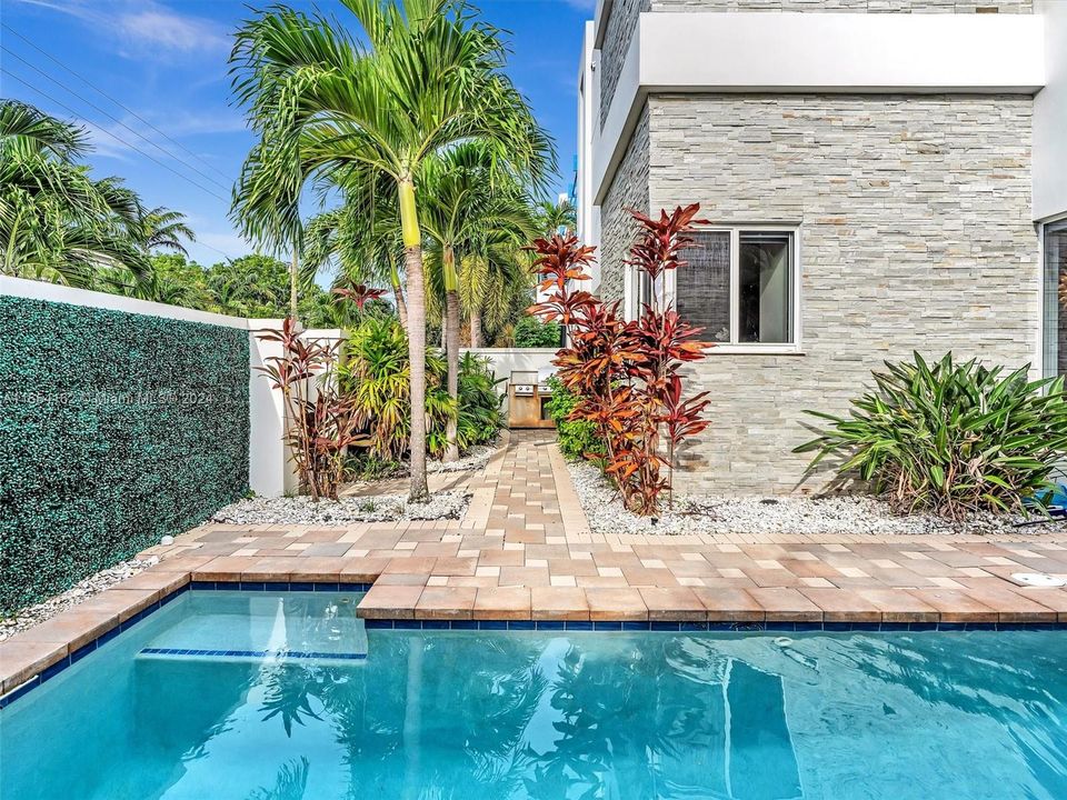 Recently Sold: $1,199,000 (3 beds, 3 baths, 2352 Square Feet)