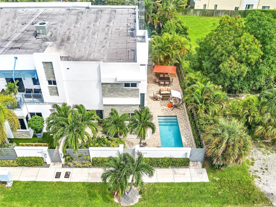 Recently Sold: $1,199,000 (3 beds, 3 baths, 2352 Square Feet)