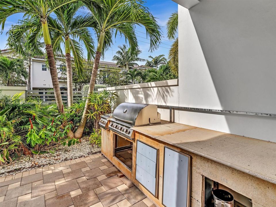 Recently Sold: $1,199,000 (3 beds, 3 baths, 2352 Square Feet)