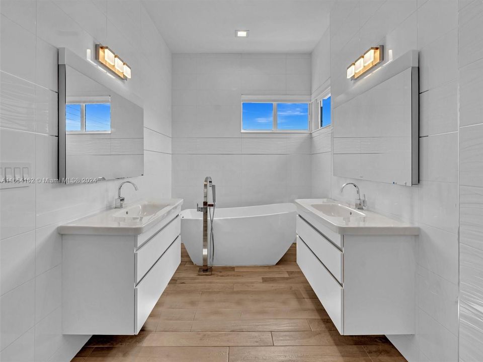 Recently Sold: $1,199,000 (3 beds, 3 baths, 2352 Square Feet)