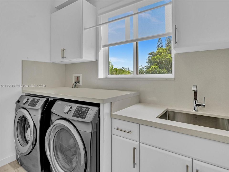 Recently Sold: $1,199,000 (3 beds, 3 baths, 2352 Square Feet)