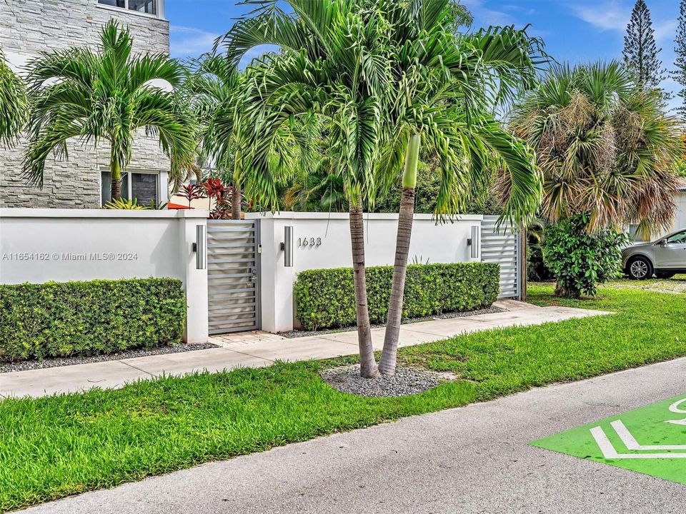 Recently Sold: $1,199,000 (3 beds, 3 baths, 2352 Square Feet)