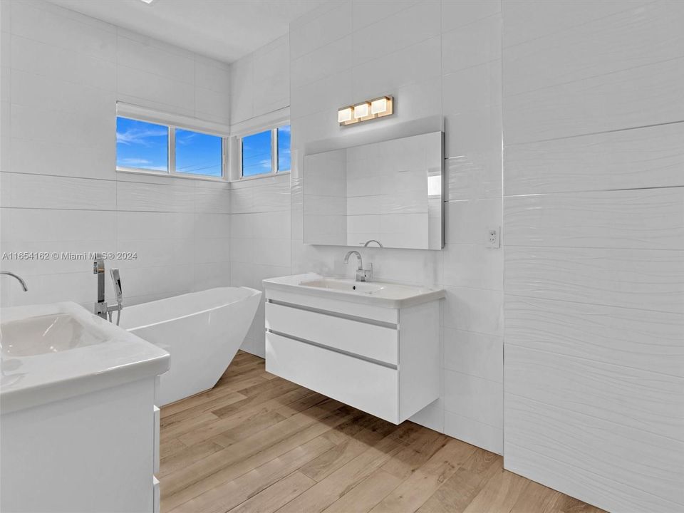 Recently Sold: $1,199,000 (3 beds, 3 baths, 2352 Square Feet)