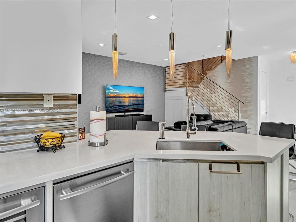 Recently Sold: $1,199,000 (3 beds, 3 baths, 2352 Square Feet)