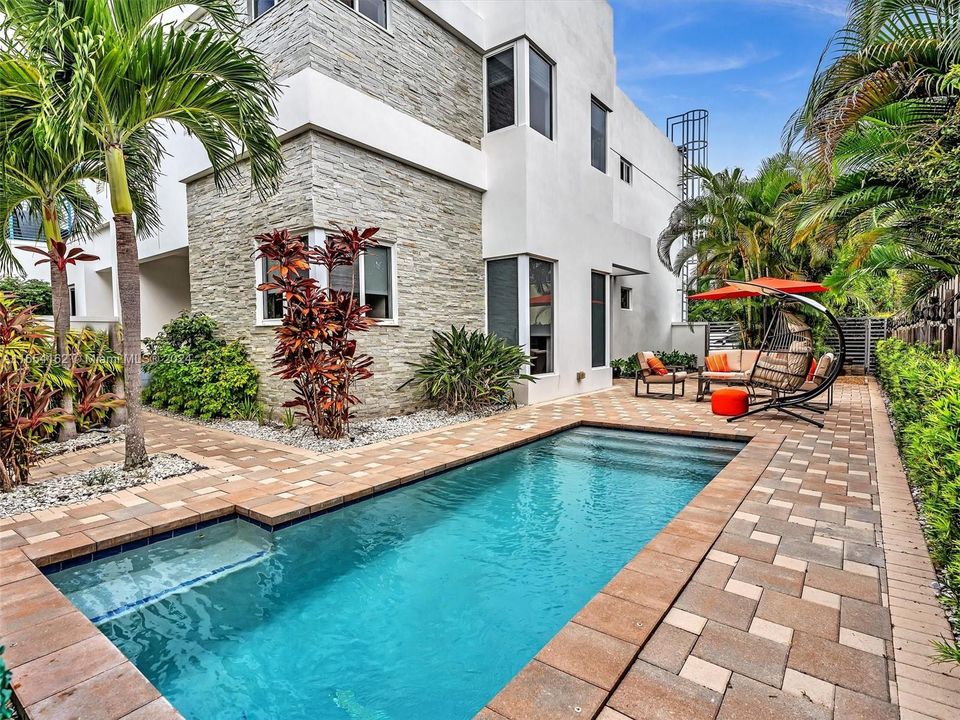 Recently Sold: $1,199,000 (3 beds, 3 baths, 2352 Square Feet)