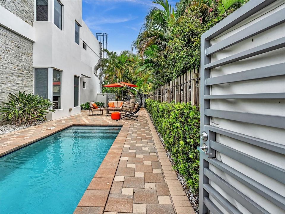 Recently Sold: $1,199,000 (3 beds, 3 baths, 2352 Square Feet)